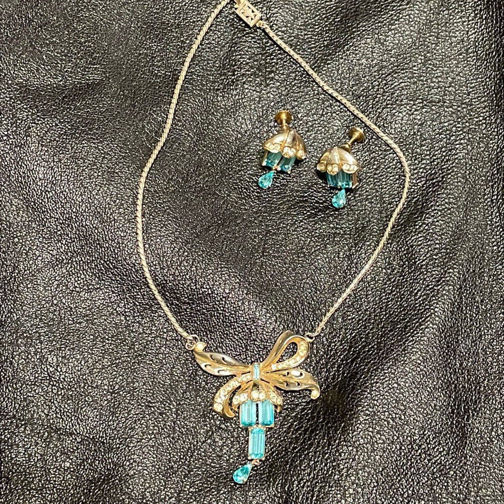 Vintage necklace and screwback earrings set